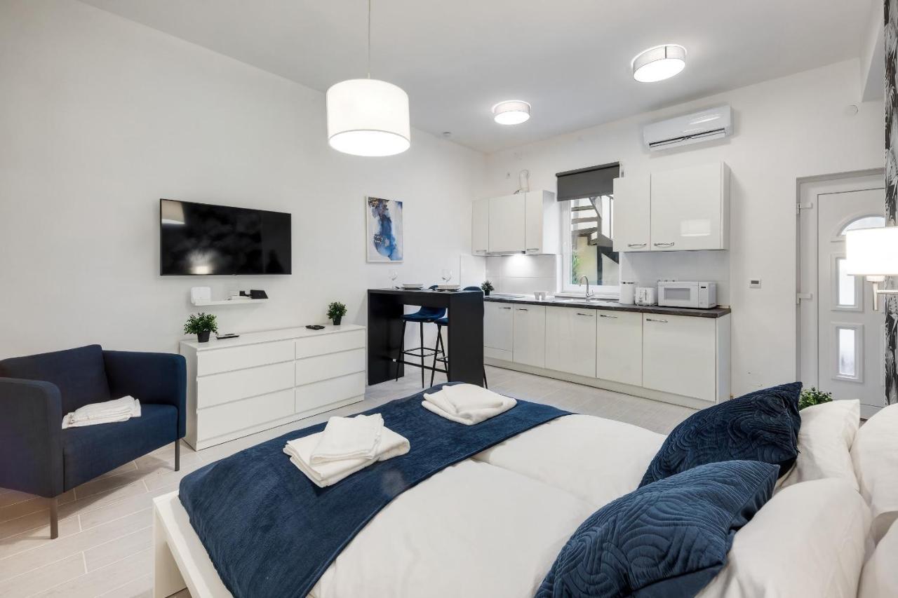 Modern Stay In Authentic Central Area Budapest Exterior photo